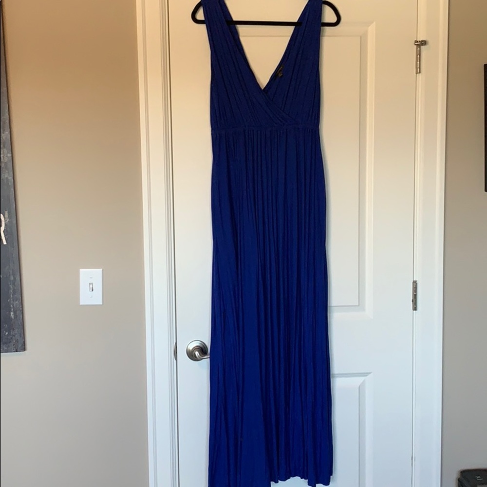 Like new Banana republic maxi dress with pockets